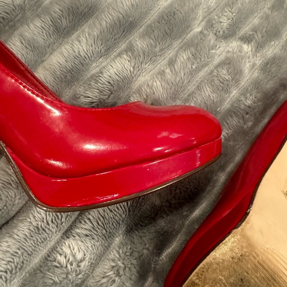Red Platform Heels Size 9 - Picture 5 of 12